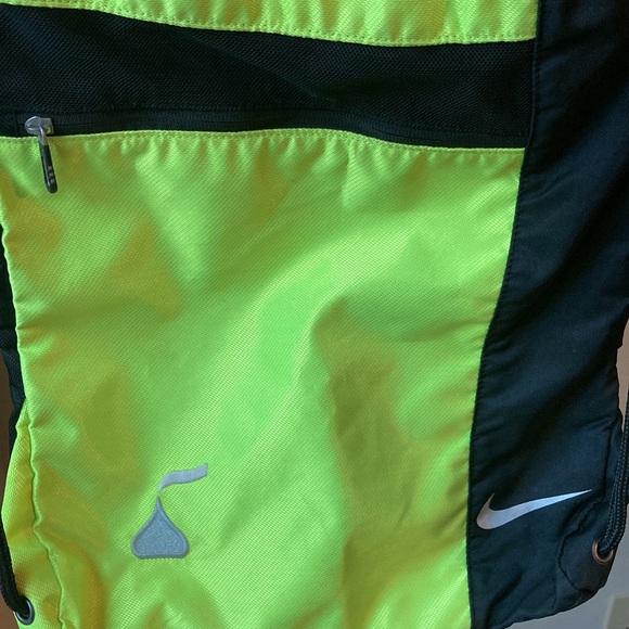 Nike x Hershey Neon Yellow String Bag - Picture 2 of 3